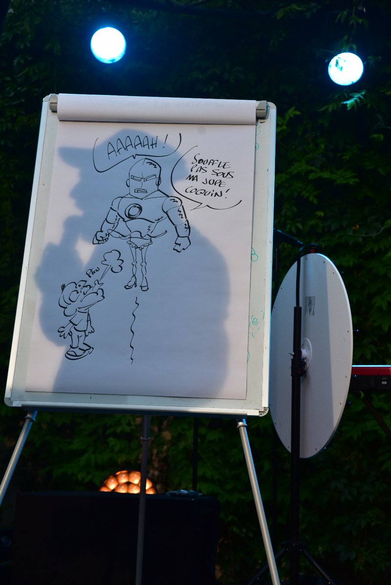 CommisDesComics's tweet image. Ce dessin de Rich' (avec de vrais bouts de @BrunoBessadi à l'intérieur et mon ombre dessus) ne s'explique pas. Il faut venir vivre une Battle de Dessin en live pour comprendre !
C'était la semaine dernière, pour le Mobart Festival au @6MICAIX 🙂