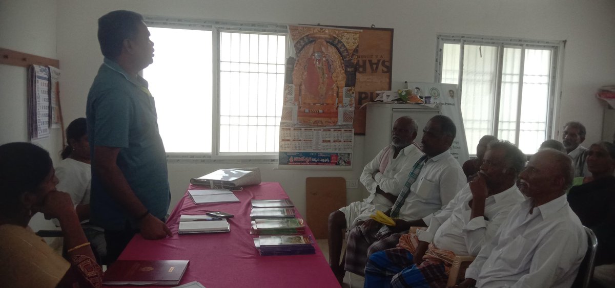Day 15, VKSA, ICAR-IIOR and KVK scientists interacting with farmers at Nooliveedu and Poolakunta villages, Galiveedu mandal, Annamayya district, Andhra Pradesh.
#viksitkrishi
#viksitkrishisankalpabhiyan
#ICAR
#AgriGoI