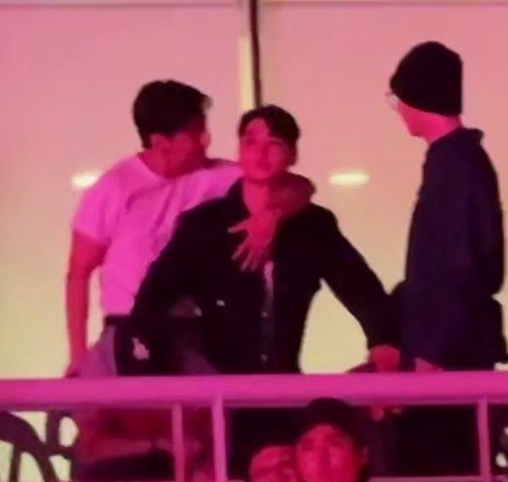 สิ่งที่ทุกคนรอคอยมาเป็นปีครึ่ง นั่งหวีดแต่โมเม้นเก่าๆ เหงาๆ วันนี้ฮีเสิร์ฟแล้วนะคะ และวันต่อๆไป เราจะไม่เฉาแล้ว!! พี่จัดมาเลยค่ะ พร้อมหวีดเสมอออ!!! กุกวีเว้ยย