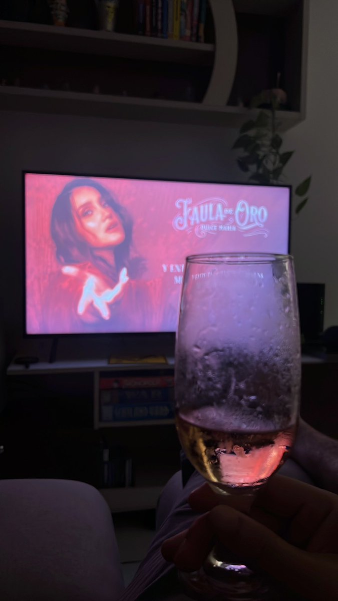 Amados amadas e amades, bom die. Passando pra avisar que a mami acertou muito ein, um brinde a nós que vencemos 🙌🏼