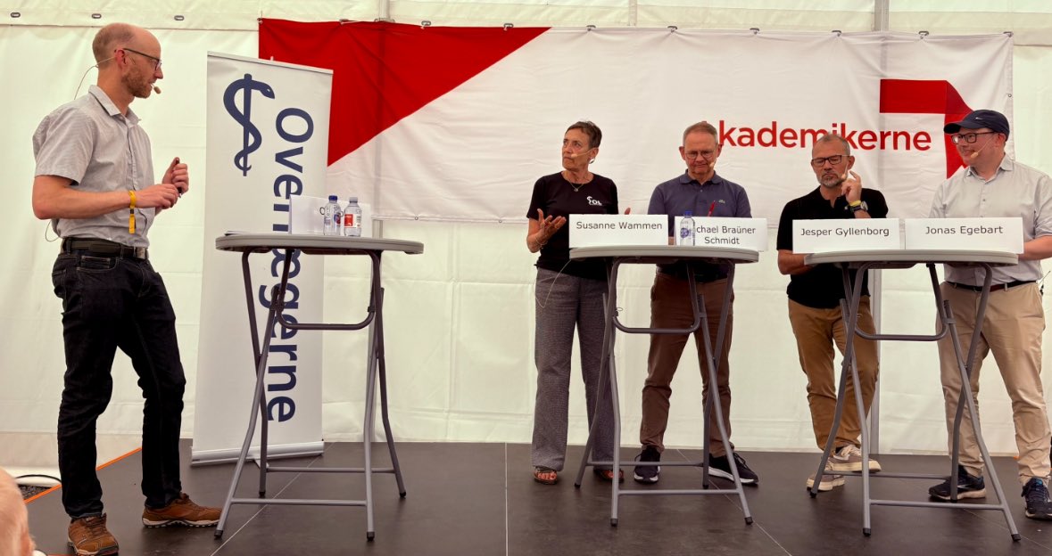 Overlægeforeningen (@overlgeforening) on Twitter photo Bred enighed: Meget behandling skal ud fra sygehusene
“Afgørende at vi som specialister kan støtte <a href="/Plolaeger/">PLO</a> og kommunerne, når opgaverne flytter” sagde <a href="/SWammen/">Susanne Wammen</a> i debat med <a href="/JonasEgebart/">Jonas Egebart</a> <a href="/jegyl/">Jesper Gyllenborg</a> <a href="/mb_schm/">Michael Braüner Schmidt</a> <a href="/OleToftSundhed/">OleToft</a> #sundpol Bred enighed: Meget behandling skal ud fra sygehusene
“Afgørende at vi som specialister kan støtte <a href="/Plolaeger/">PLO</a> og kommunerne, når opgaverne flytter” sagde <a href="/SWammen/">Susanne Wammen</a> i debat med <a href="/JonasEgebart/">Jonas Egebart</a> <a href="/jegyl/">Jesper Gyllenborg</a> <a href="/mb_schm/">Michael Braüner Schmidt</a> <a href="/OleToftSundhed/">OleToft</a> #sundpol