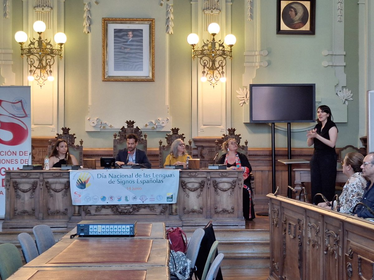Federación ASPACE CyL | Parálisis Cerebral (@aspacecyl) on Twitter photo Hoy, el presidente de ASPACE CyL ha acudido al acto institucional del Día Nacional de las Lenguas de Signos Españolas celebrado en el <a href="/AyuntamientoVLL/">Ayto. de Valladolid</a>.
¡Feliz Día Nacional de las Lenguas de Signos Españolas! #14dejunio2025 🧏 Hoy, el presidente de ASPACE CyL ha acudido al acto institucional del Día Nacional de las Lenguas de Signos Españolas celebrado en el <a href="/AyuntamientoVLL/">Ayto. de Valladolid</a>.
¡Feliz Día Nacional de las Lenguas de Signos Españolas! #14dejunio2025 🧏