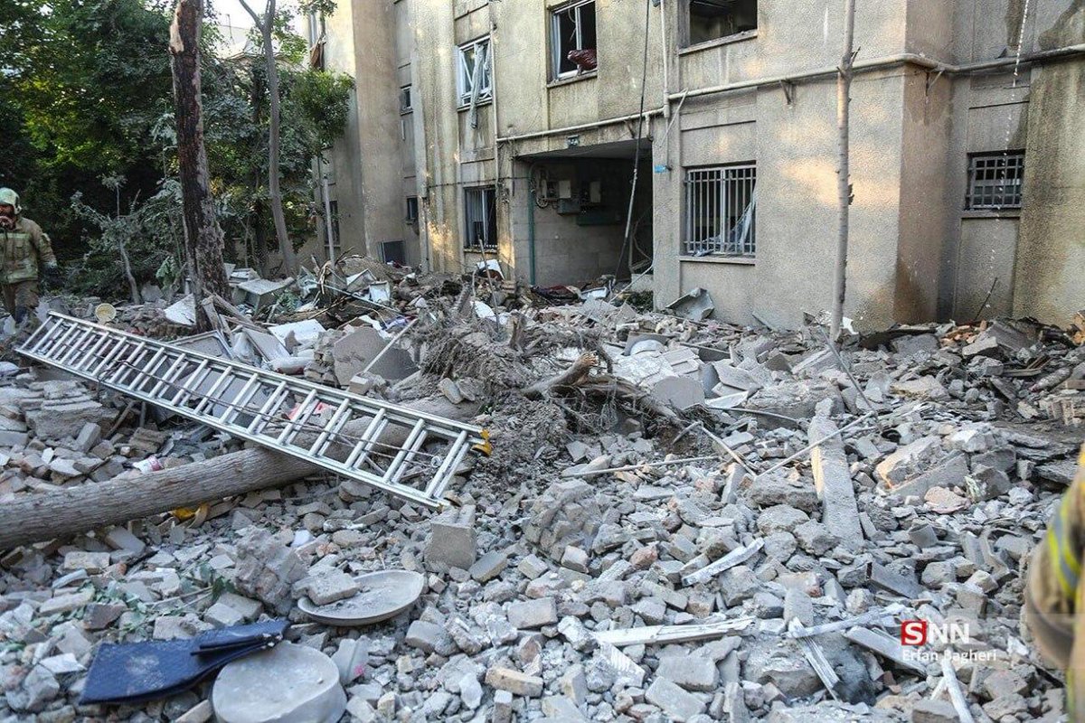 Arvin_madrid's tweet image. حالا فردا بهش پیام میدم آشتی می‌کنیم . 
فردا : 💔