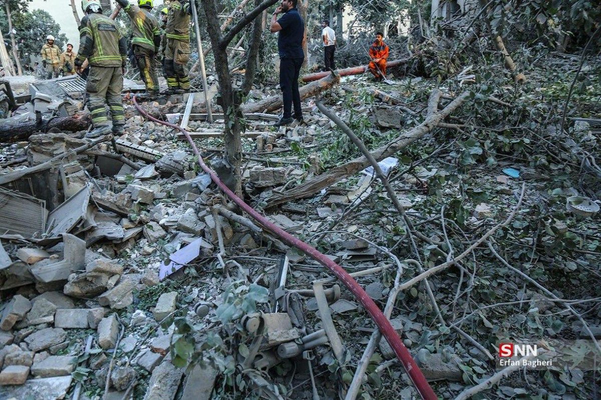 Arvin_madrid's tweet image. حالا فردا بهش پیام میدم آشتی می‌کنیم . 
فردا : 💔