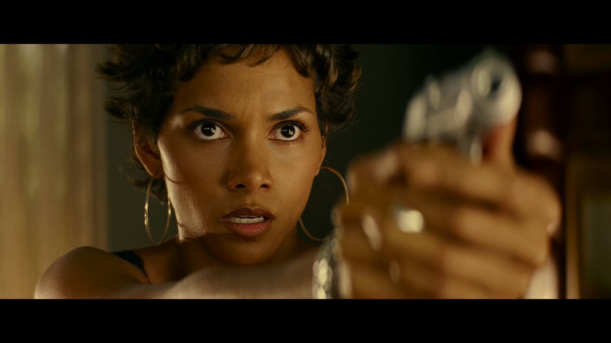 HighDefDiscNews's tweet image. The 4K screenshots for SWORDFISH on 4K UHD Blu-ray are done, and I'm about to publish them on the website. But first, here is a post with four 4K shots of Halle Berry in the film. 4K screenshots set with Blu-ray vs. 4K Screenshots Comparison inbound. #4K #Swordfish #HalleBerry