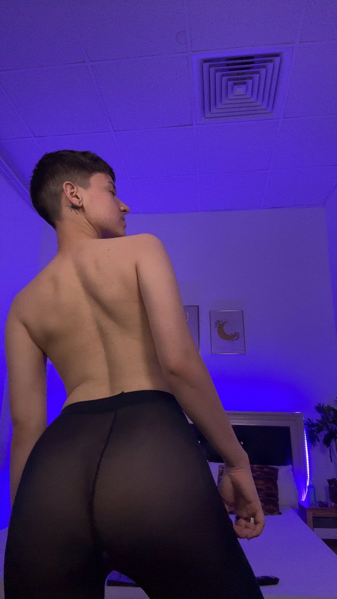 JessyAdore's tweet photo. Spoil me or step aside. There is no in-between. 💎#tomboyvibes
@stripchat

#tomboy #model #stripchat #boobs #playful #RETWEEETME                       
 Find me here: https://t.co/Gz7ycXxRrP https://t.co/n2w49elPOm