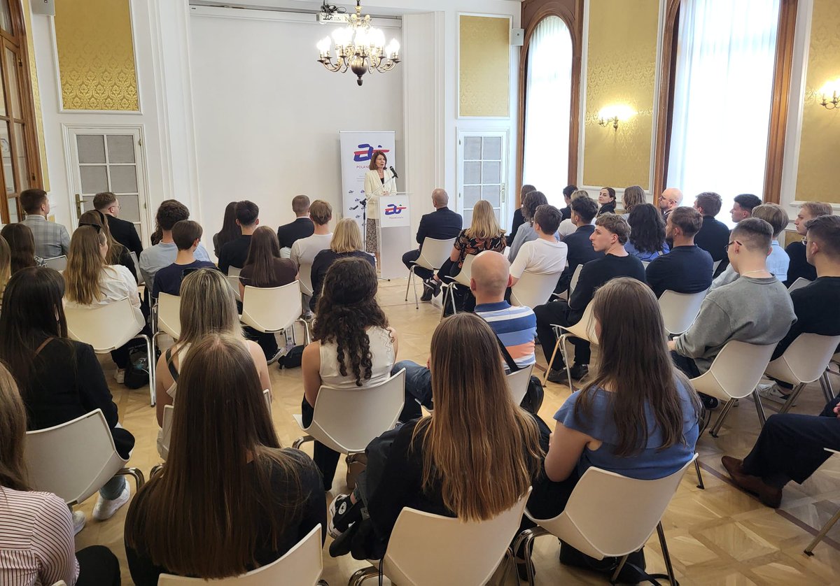 Embassy of Poland BE (@plinbelgium) on Twitter photo Chargé d’affaires Katarzyna Skórzyńska welcomed finance students from Polish universities visiting Brussels as part of the Santander Universidades programme, presenting the Embassy’s activities and 🇵🇱 priorities for the <a href="/POLAND25EU/">Polish presidency of the Council of the EU</a> Presidency. Chargé d’affaires Katarzyna Skórzyńska welcomed finance students from Polish universities visiting Brussels as part of the Santander Universidades programme, presenting the Embassy’s activities and 🇵🇱 priorities for the <a href="/POLAND25EU/">Polish presidency of the Council of the EU</a> Presidency.