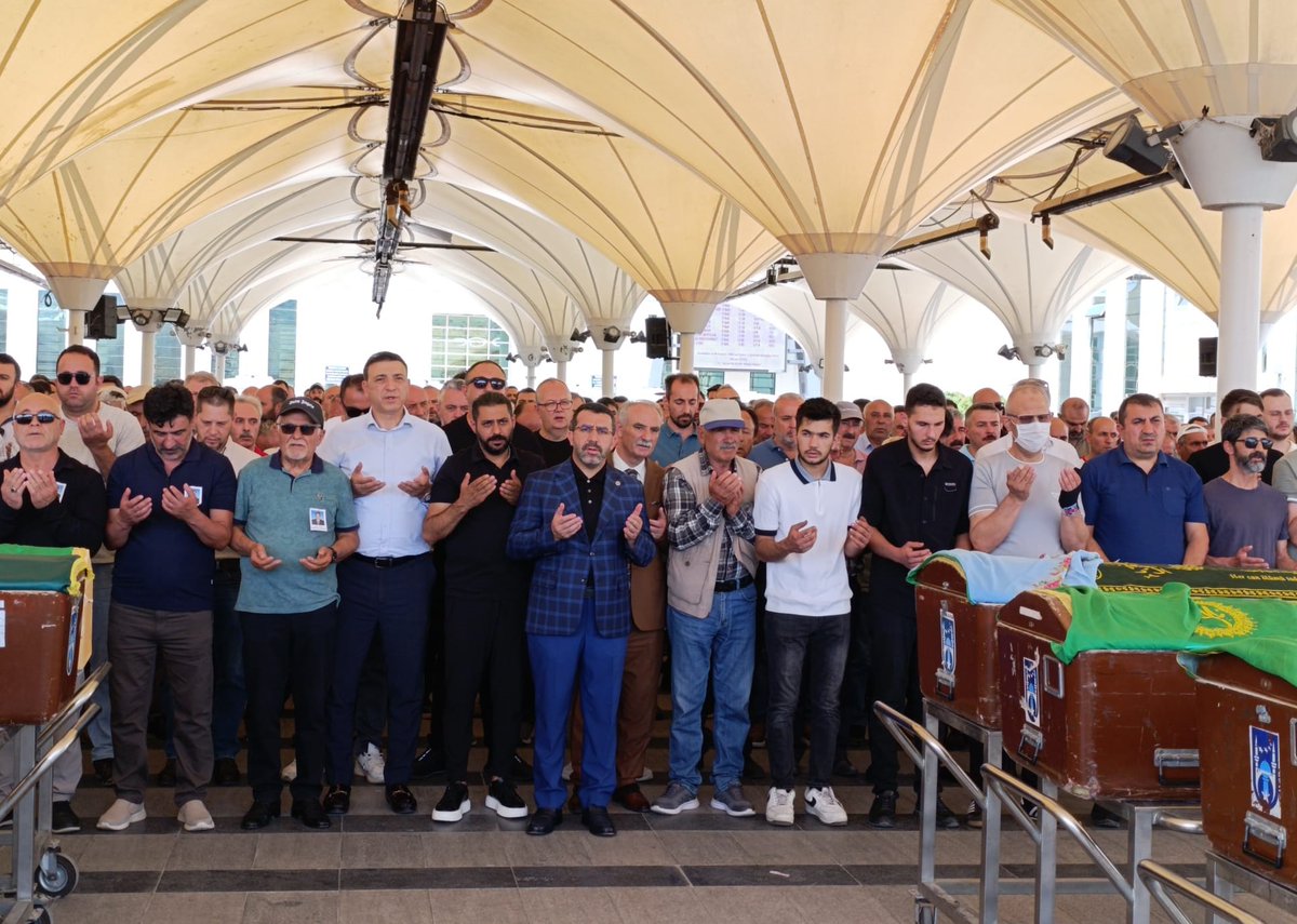 Ademcalkin's tweet photo. ▪️ Kars'ımızın önemli esnaflarından Kanatçı Tarık Ustamızın rahmeti Rahmana kavuşan, babası Hacı Mehmet Çiftçi amcamızın cenaze namazını Ankara'da  kılarak Karşıyaka Mezarlığı'nda ebedi aleme yolcu ettik.

Amcamıza Cenab-ı Allah'tan rahmet, yakınlarına ve sevenlerine baş sağlığı ve sabırlar diliyorum.
Mekanı cennet olsun.