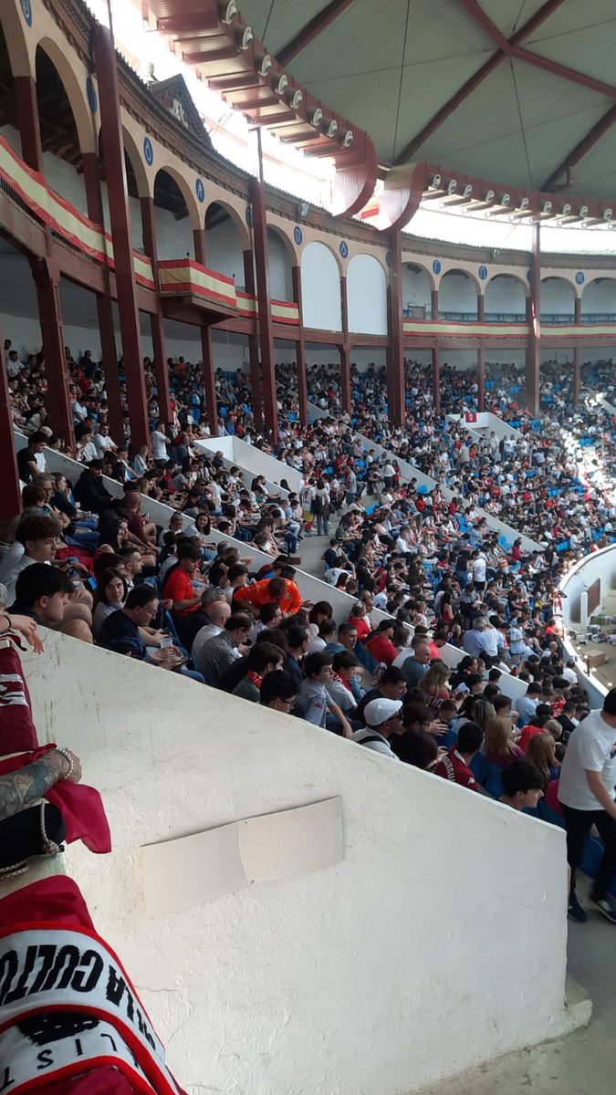 supercarlosleon's tweet photo. Instantes inolvidables de una temporada histórica 2024-2025.
Aúpa Cultu!
Enorme @CyDLeonesa
#culturalydeportivaleonesa #supercarlosgarcia #restauranteluniega #domotec #graveralasomañas #embutidosrodriguez #restauranterioomaña #daniyjose https://t.co/g5qxtrUiU1