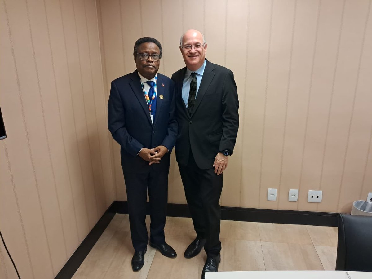 Fritzalphonsej's tweet image. [13/06/2025 8:41:53 AM] Fritz Alphonse jean.  Rencontre avec le Pdt de la BID Ilan Goldfajn, en Marge du Sommet Caraibes-Brésil. Le Pdt de la BID a réaffimé son engagement pour la ratification de la proposition soumise au Conseil de la BID. Ce sont des dons de 300 millions de…