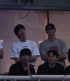 tae_dolliesh's tweet image. namjin , yoonmin , taekook ortu kalian yang mana guys ?? 🙇🏻‍♀️