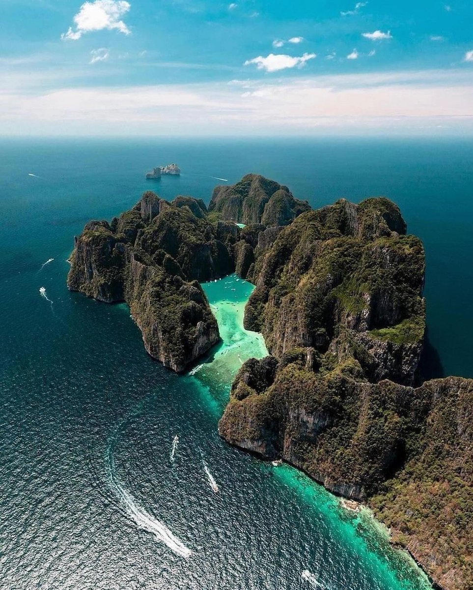 earthcurated's tweet photo. Phi Phi island, Thailand 🇹🇭 https://t.co/dupqu1MOkT