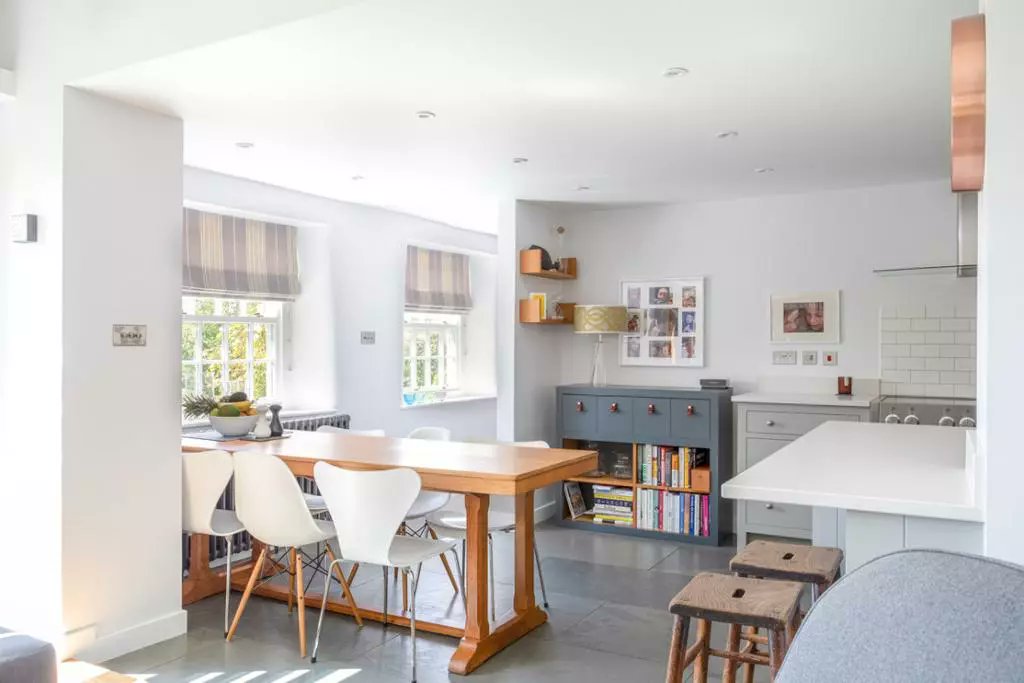 A real TARDIS, this Yorkshire cottage appears far larger on the inside than the outside, with spacious open plan living and gorgeous countryside views.

📍How much? £950,000 
📍Where? Brandsby, Yorkshire 

🔗Click here to take a look at the property: onthemarket.com/details/158482…