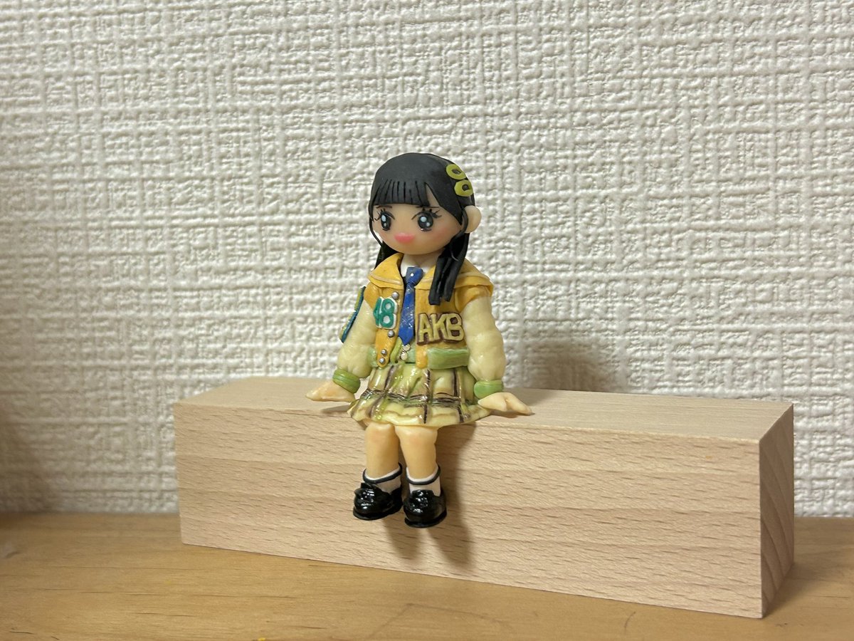 sanomade_'s tweet photo. AKBの衣装風ドール👗
衣装の形やロゴ、すごく難しかったけど楽しかった😁

#風の待ち伏せ
#樹脂粘土 https://t.co/nAtGA80OqO