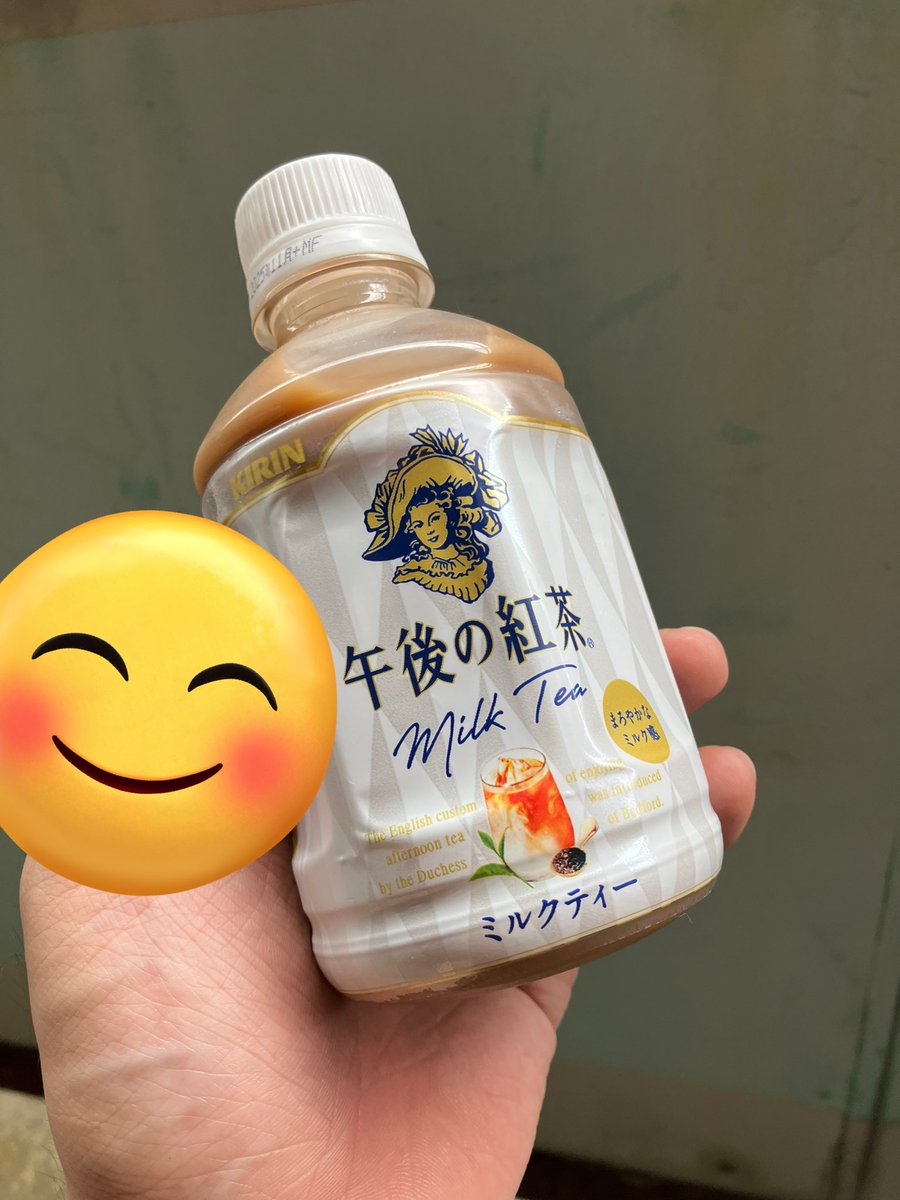 tukumoTKC's tweet photo. かなり気になってた海鮮丼屋さんに行ってみた!超美味しかった!ボリューム凄かった👏
帰り際に店主さんから「よかったらまた来てね〜」とミルクティーを頂いてしまった、、なんてあったけぇんだ...🥹🥹 https://t.co/OG8i6N5vFP