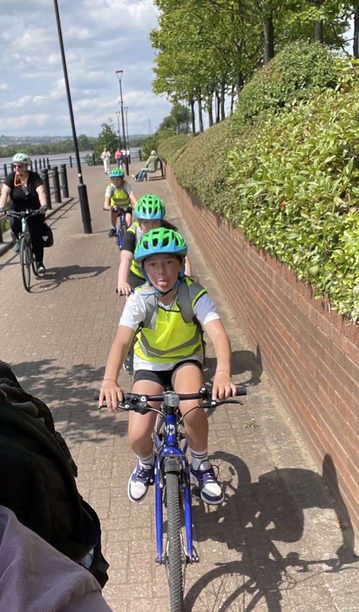 AMBERLEYPRIMARY's tweet photo. A gorgeous ride along the Quayside! π΄βοΈ Now enjoying lunch at The Cycle Hub before the final stretch back to school. We're aiming to arrive between 3β3:30pm. #Year5Residential #CycleAdventure https://t.co/DjGpNcCcKW