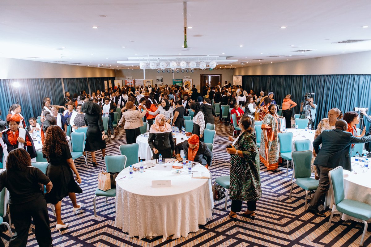 🌙Sky (@ckapilima) on Twitter photo May 29th joined <a href="/G_MachelTrust/">GracaMachelTrust</a> #WomenCreatingWealth country forum, celebrating 139 #entrepreneurs certified🎉
Spoke on how clear regulations & #PolicyLiteracy can thrive businesses .We don’t need more barriers we need better bridges.
#YouthCoach #Entrepreneurship #WCW May 29th joined <a href="/G_MachelTrust/">GracaMachelTrust</a> #WomenCreatingWealth country forum, celebrating 139 #entrepreneurs certified🎉
Spoke on how clear regulations & #PolicyLiteracy can thrive businesses .We don’t need more barriers we need better bridges.
#YouthCoach #Entrepreneurship #WCW