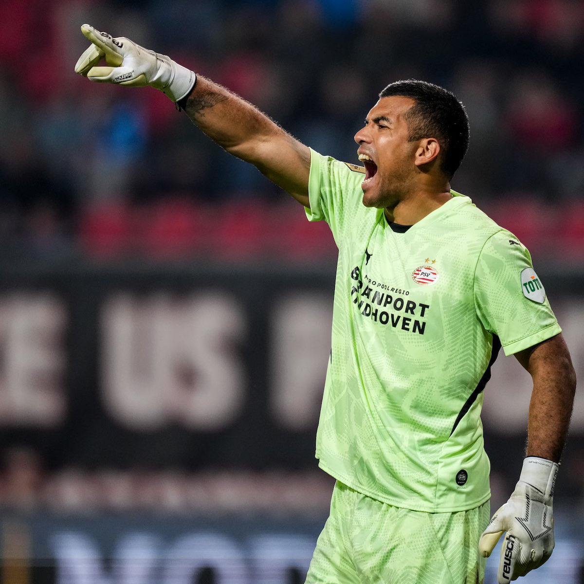 🔜 Bramkarz PSV, Walter Benitez zostanie nowym zawodnikiem Crystal Palace. 32-latek nie przedłużył umowy z holenderskim klubem i trafi do południowego Londynu na zasadzie wolnego transferu. 

📰 The Athletic