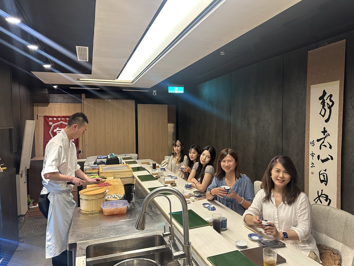 一打五😆
周末夜
（我沒變成馬英9😆）