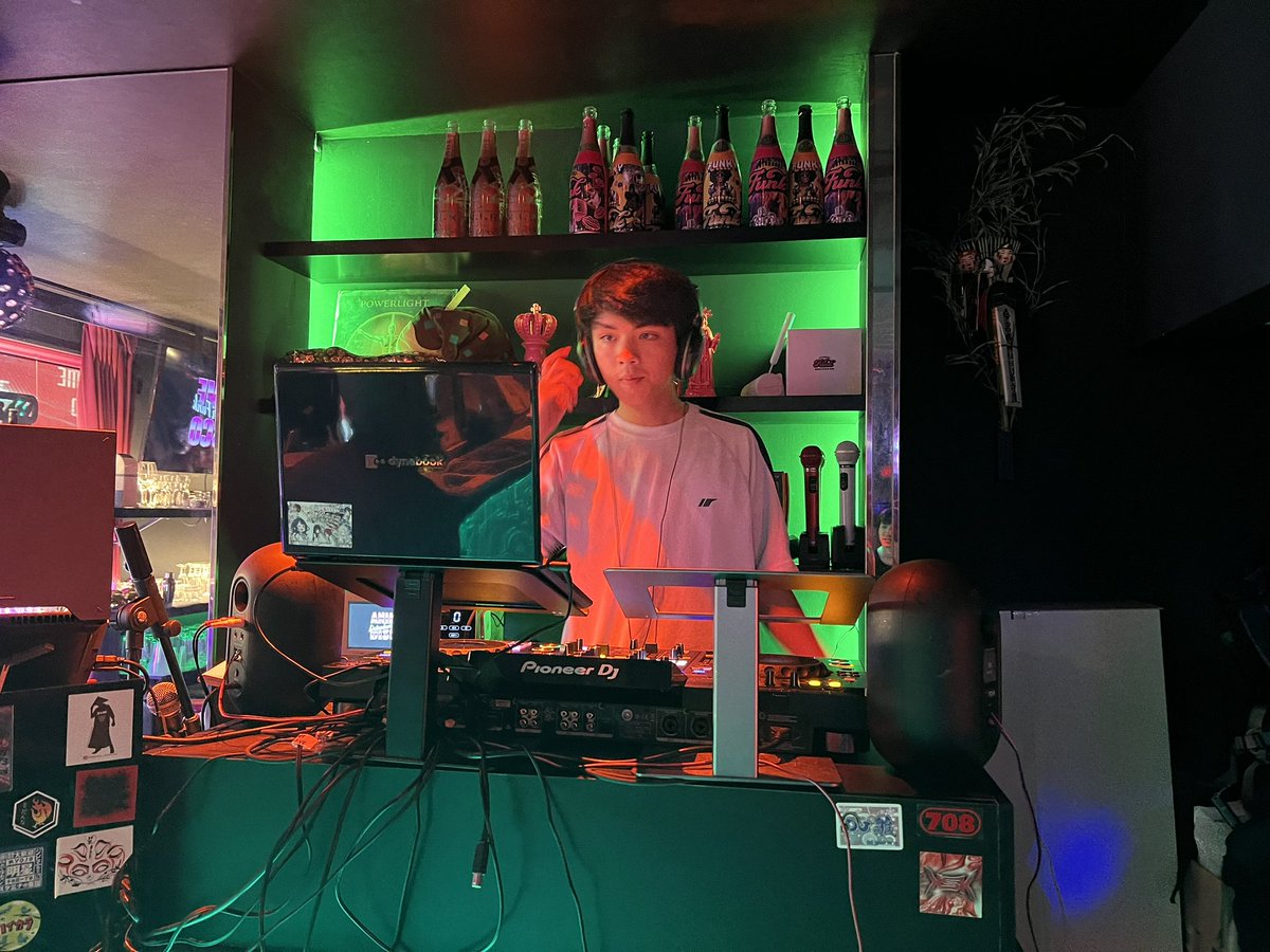 本日急遽参戦！DJ GOMUから始まりました #アニメディスコファンク🔥

今夜も踊って飲んで歌っていこうぜ〜〜🕺