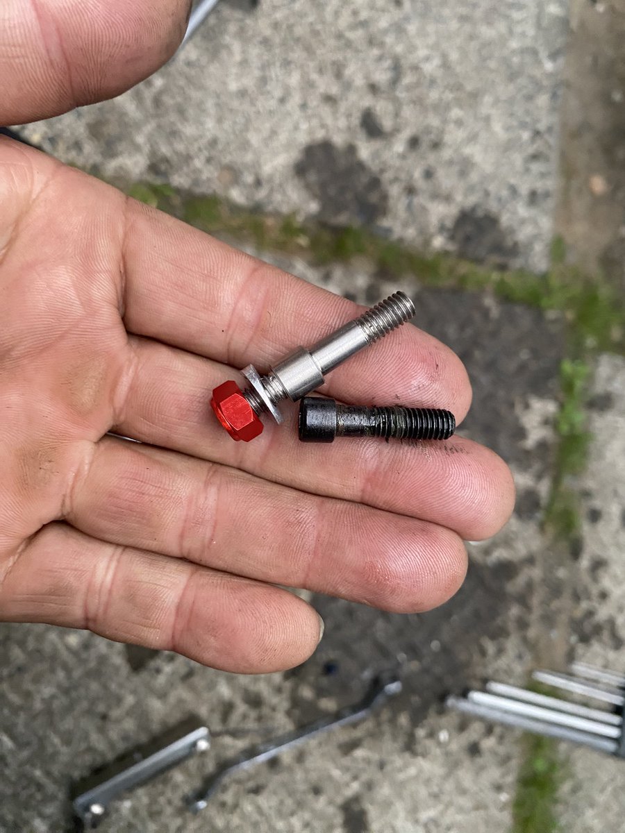 ryuhworld's tweet image. 本日は、#Beta くんのオイル交換から。その後、フロントブレーキホースを純正にしまして〜
最後にスペシャルパーツの取り付け☆
北海道初上陸パーツです✨

mxbuild
#iRCTire
#MATEC
#APconception
#SendaiBase
#ぱわあくらふと
#ブラビッシモ
#男汁倶楽部
#4ArmStrong
#根暗会
#RENENJapan