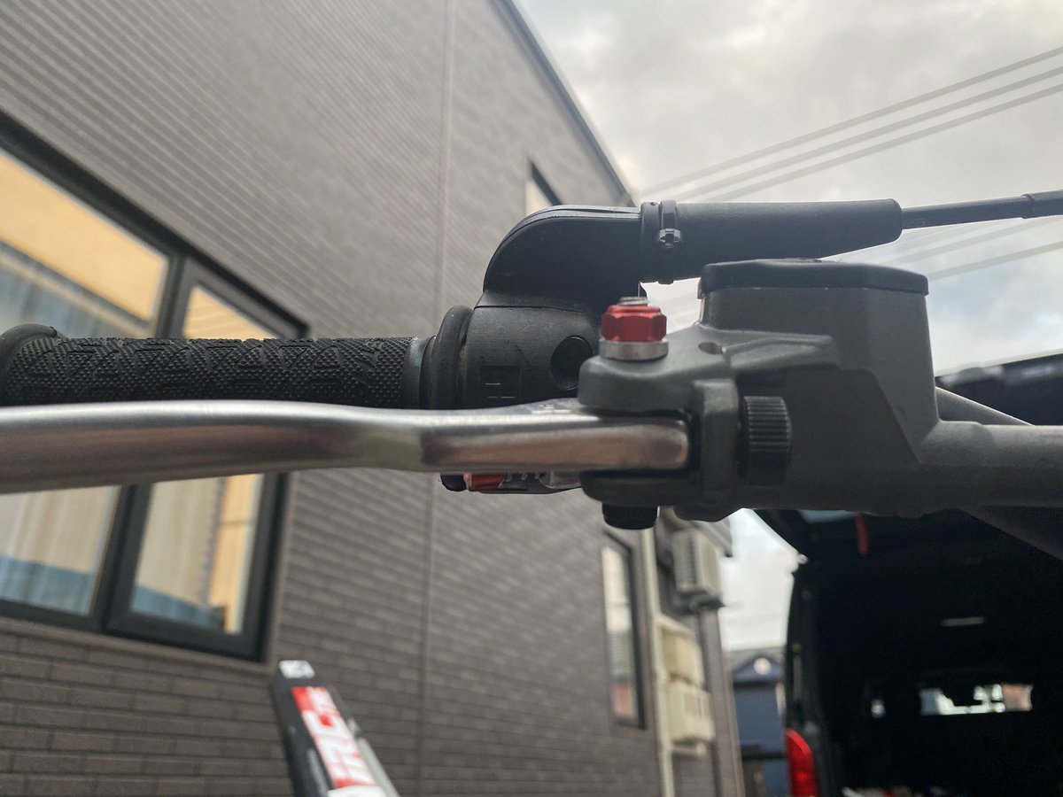 ryuhworld's tweet image. 本日は、#Beta くんのオイル交換から。その後、フロントブレーキホースを純正にしまして〜
最後にスペシャルパーツの取り付け☆
北海道初上陸パーツです✨

mxbuild
#iRCTire
#MATEC
#APconception
#SendaiBase
#ぱわあくらふと
#ブラビッシモ
#男汁倶楽部
#4ArmStrong
#根暗会
#RENENJapan