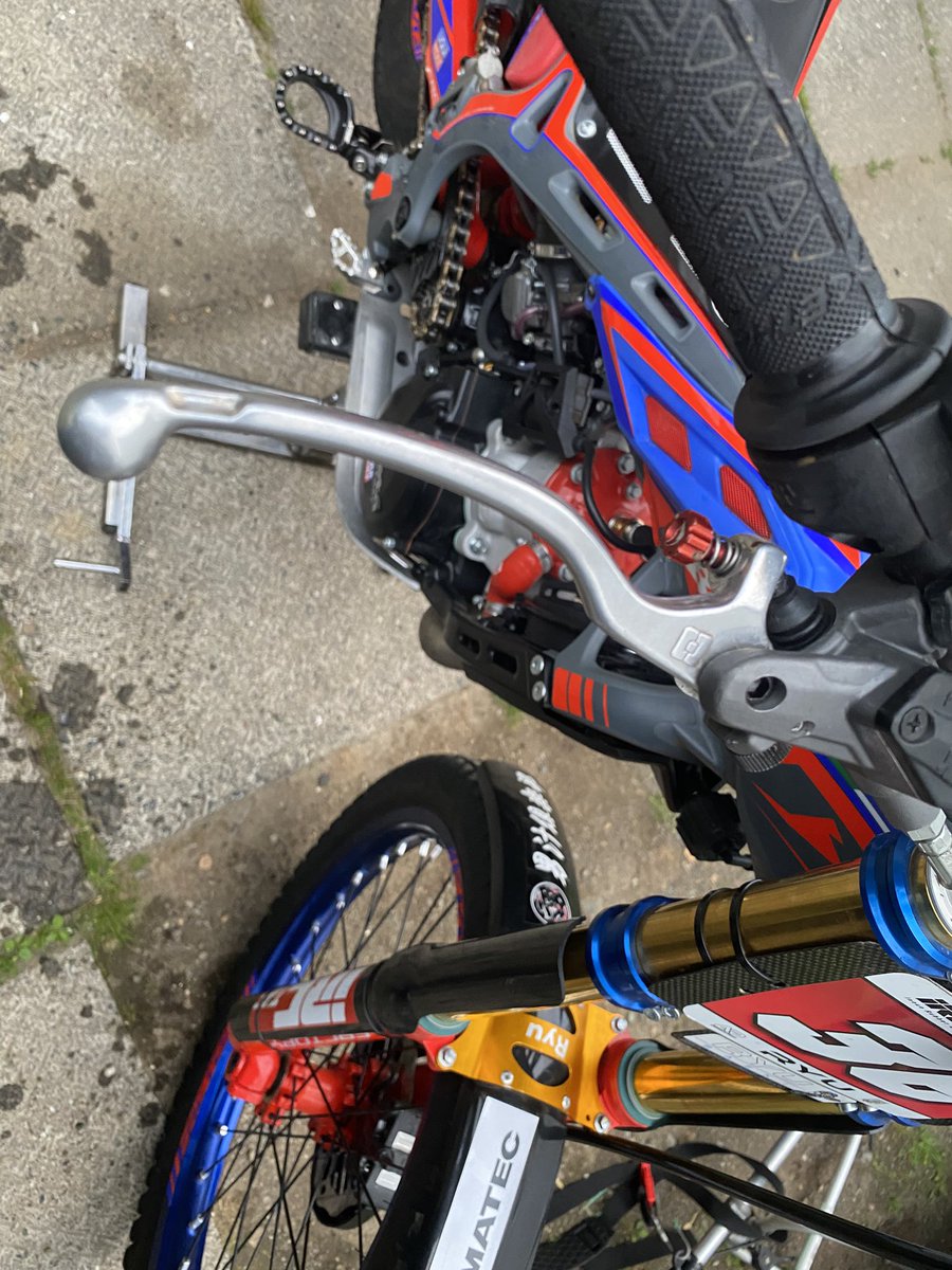 ryuhworld's tweet image. 本日は、#Beta くんのオイル交換から。その後、フロントブレーキホースを純正にしまして〜
最後にスペシャルパーツの取り付け☆
北海道初上陸パーツです✨

mxbuild
#iRCTire
#MATEC
#APconception
#SendaiBase
#ぱわあくらふと
#ブラビッシモ
#男汁倶楽部
#4ArmStrong
#根暗会
#RENENJapan