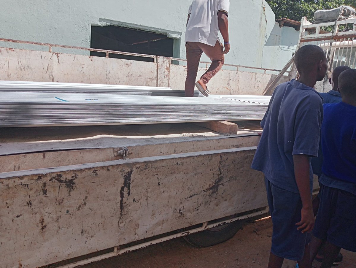 PrisonsKe's tweet photo. In compliance with directive from the Ministry of Health to remove all asbestos roofing through private partnership, the Superitendent Incharge Shimo La Tewa Borstal  SSP Jostina Mwang'ombe OGW, MEcon,SGBV-i and https://t.co/21qquH8zB7