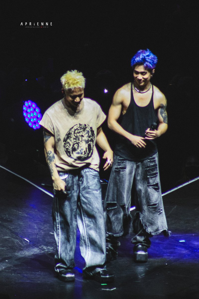 APRiENNEforJOSH's tweet image. 250531 • SB19 at Simula at Wakas World Tour Kick Off Concert - Day 1

Isa pang #JOKEN lapag
Ung tinginan talaga eh ♥️🖤

@SB19Official #SB19
#SaWWorldTourPH
#SB19_JOSH #SB19_KEN 
@JoshCullen_s @felipsuperior