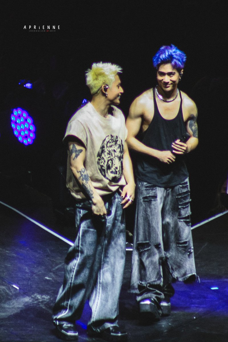 APRiENNEforJOSH's tweet image. 250531 • SB19 at Simula at Wakas World Tour Kick Off Concert - Day 1

Isa pang #JOKEN lapag
Ung tinginan talaga eh ♥️🖤

@SB19Official #SB19
#SaWWorldTourPH
#SB19_JOSH #SB19_KEN 
@JoshCullen_s @felipsuperior