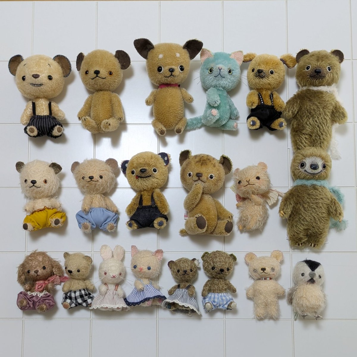 昨日アップした作品の全員集合写真です
サイズ感がお分かり頂けると思います
※逆に個々の画像は過去を参照
上段左から2番目のクマは販売中止になりました🧸
気になってた方がいらっしゃいましたら申し訳ありません🥲
#ドールアニマルワールドフェスティバル　#えっちゅうえみ　#Emimal #sharonandbear