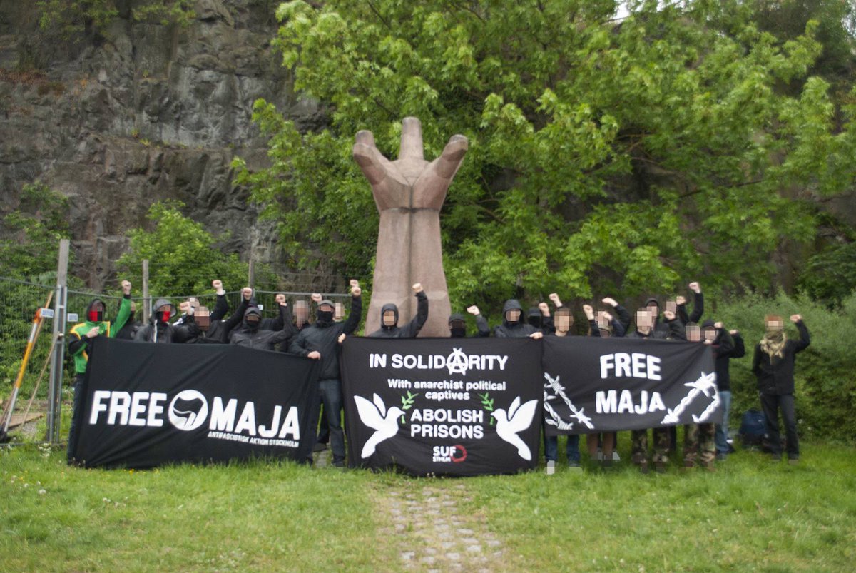 [1] Den 11/6 är en internationell dag där vi uppmärksammar våra fängslade kamrater. Många av våra kamrater blir inlåsta i kampen om en bättre värld. Vi måste visa solidaritet för dem idag, både för att stödja de som är inlåsta, men också för att vi vet att imorgon kan det vara vi