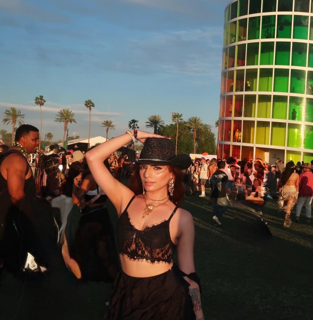 Can’t tell if she’s at a festival or just casually breaking hearts...

#VYRLOriginals #SukritiKakar #SukuPuku #Maafiyan #HumTum #KehndiHaanKehndiNaa #KyaSay #SonaLagda #Majnu