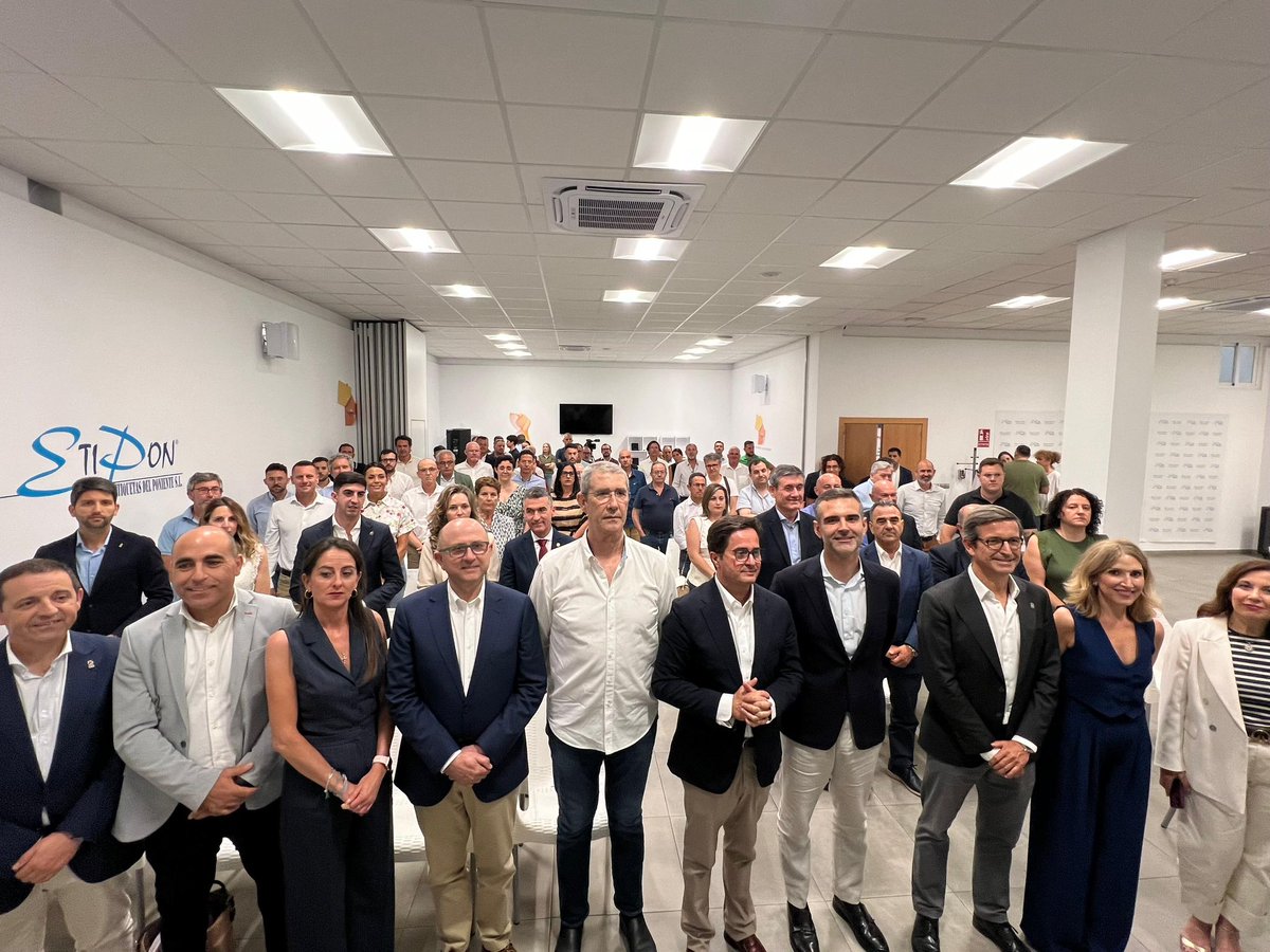 Ramón Fernández-Pacheco M (@ramonfpm) on Twitter photo Hoy, en El Ejido, junto al consejero <a href="/ParadelaJSr/">Jorge Paradela</a>, hemos presentado una potente convocatoria de #ayudas: 17,7M€ para la industria auxiliar de la #agricultura en #Almería.
Un sector que es pieza clave en el liderazgo de #Andalucía y que este año prevé superar los 6.000M€. Hoy, en El Ejido, junto al consejero <a href="/ParadelaJSr/">Jorge Paradela</a>, hemos presentado una potente convocatoria de #ayudas: 17,7M€ para la industria auxiliar de la #agricultura en #Almería.
Un sector que es pieza clave en el liderazgo de #Andalucía y que este año prevé superar los 6.000M€.