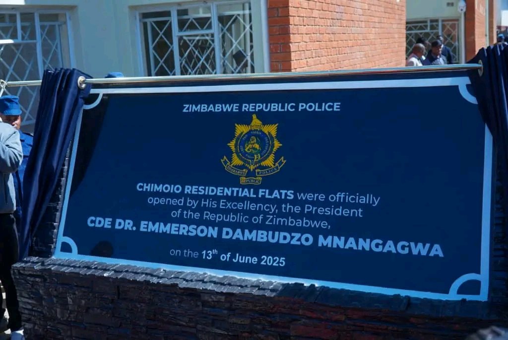 VARAKASHI4ED Bulawayo Chapterš (@varakashi4edbyo) on Twitter photo His Excellence President Emmerson Dambudzo Mnangagwa has officially commissioned 96 housing units at the recently renamed Chimoio camp, formerly Zimbabwe Republic Police (ZRP) Tomlinson Depot in Newlands, Harare, Zimbabwe
#EDELIVERS
#EDWORKS
<a href="/Varakashi4ED/">Varakashi4ED</a> His Excellence President Emmerson Dambudzo Mnangagwa has officially commissioned 96 housing units at the recently renamed Chimoio camp, formerly Zimbabwe Republic Police (ZRP) Tomlinson Depot in Newlands, Harare, Zimbabwe
#EDELIVERS
#EDWORKS
<a href="/Varakashi4ED/">Varakashi4ED</a>