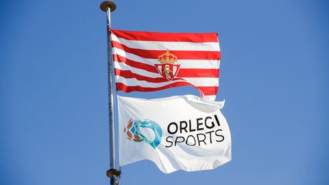 FichajesRSG's tweet image. ULTIMA HORA 
Informa Juan Gancedo (@JuanGanced0 ) de Onda Cero:
-Orlegi debe afrontar el último pago de la compra del Sporting  este mes. Más de 10 millones de euros.
-Un grupo inversor estadounidense podría presentar una oferta por el club.