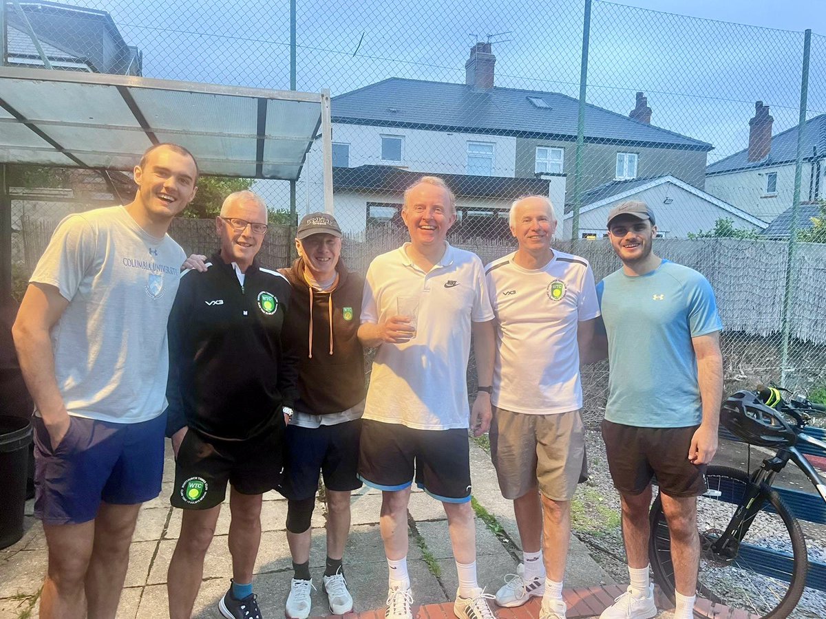 Plenty of action across the courts last night, with the Men’s 3rd team securing a 4-2 win over a strong Stow Park side 👏🏼🎾

The club bar was buzzing with a sold-out event – lots of first-time visitors who left some really positive comments on the club and our facilities 🙌🏼