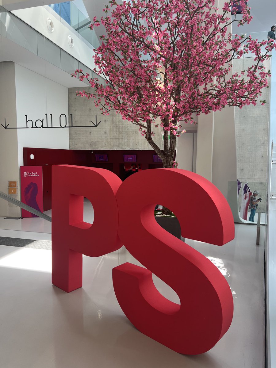 yannicktrigance's tweet photo. On y est ! ⁦@LucBroussy⁩ ⁦@partisocialiste⁩ ⁦@Nath_Malmberg⁩ ⁦@annie_gerardin⁩ #congresPS https://t.co/FqqHJPgIBS