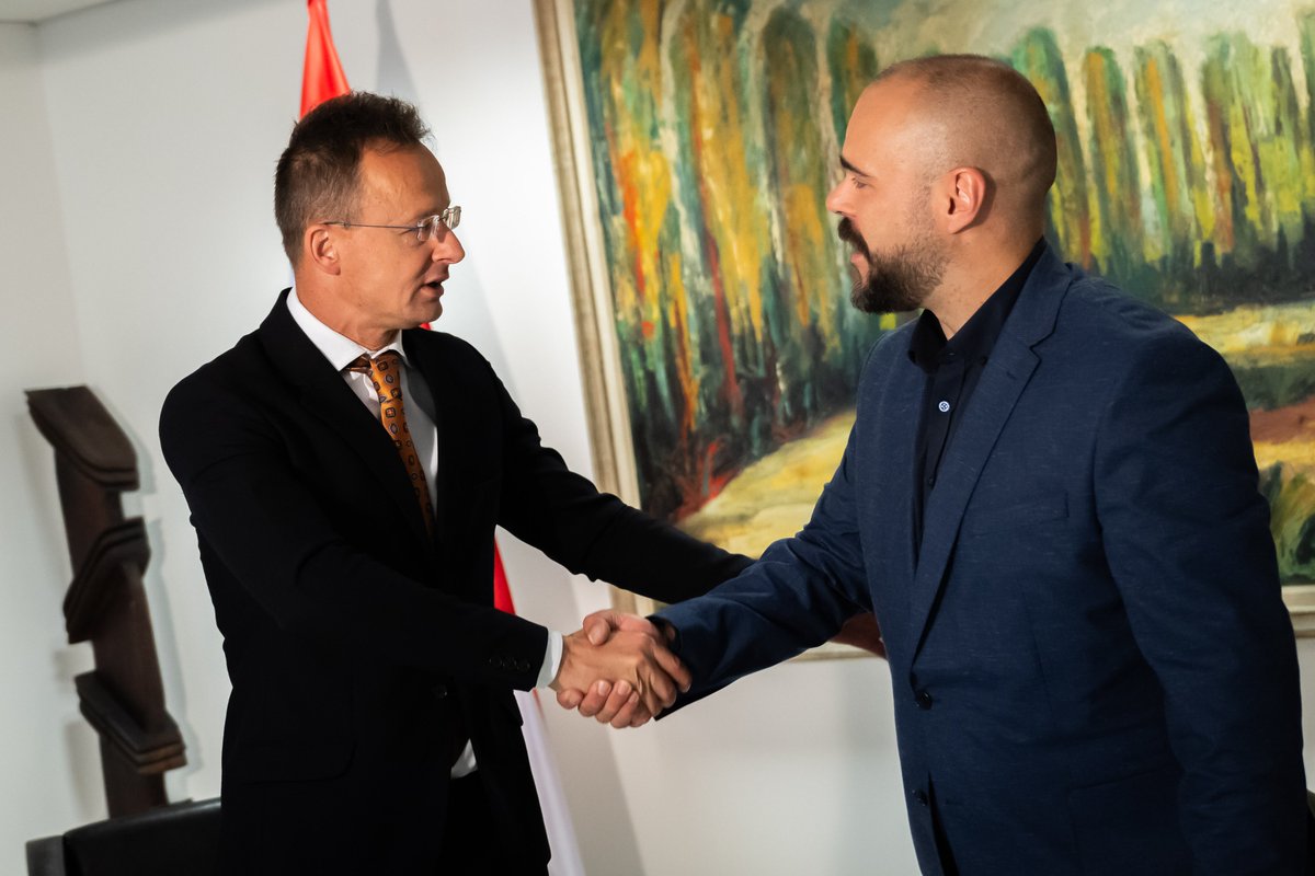 Had the privilege to talk with Mister Minister <a href="/FM_Szijjarto/">Péter Szijjártó</a> on Macedonia's accession process, Brussels' hypocrisy, sovereignty and how come Batman in real life doesn't look at all like the movie's version w/o the costume :) (that's the narrative on the picture with