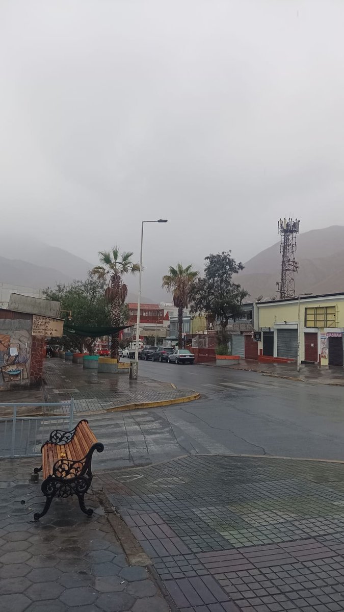 𝐓𝐎𝐂𝐎𝐏𝐈𝐋𝐋𝐀 | Leve llovizna sorprendió a tocopillanos, el llamado es a la conducción con precaución, debido a lo resbaladizo de la calzada.