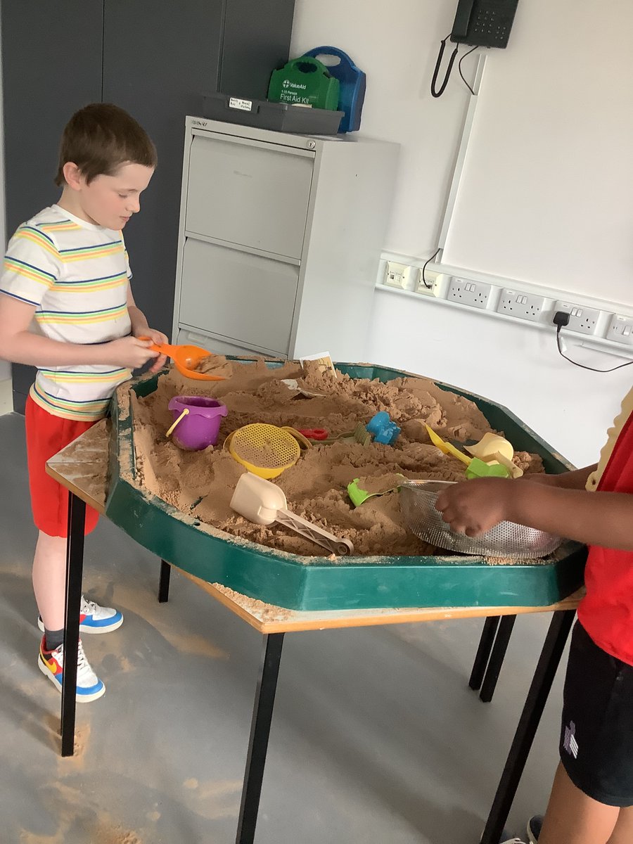 2T have been swimming this term and have started to make some progress.  We are all learning to be more independent by getting dressed ourselves after swimming. Also enjoyed taking part in MFL day where they learnt about Spain.