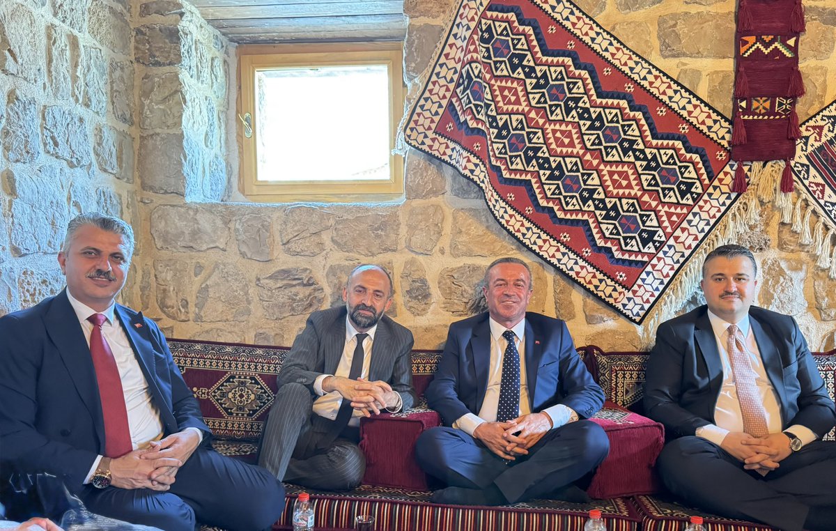 KayaZeydin's tweet photo. 📍Çukurca 

İl Koordinatörümüz @byildiz63, Çukurca İlçe Başkanımız @huseyin_y50441 , Çukurca Belediye Başkanımız @NazmiDemir030 , İlçe Kadın Kolları Başkanımız @esrasven ile birlikte;

📌 Çukurca ilçe Yönetim Kurulumuzla bir araya gelerek Haftalık olağan toplantımızı gerçekleştirdik. 

✅ İlçe Danışma Meclisi 

İl Koordinatörümüz @byildiz63 'ın teşrifleriyle, Haziran Ayı Çukurca İlçe Danışma Meclis Toplantımızı gerçekleştirdik. 

📌 Tanıtım ve Medya Eğitim sunumu yapıldı.  
📌 Sivil Toplum ve Halkla İlişkiler Eğitim Sunumu yapıldı.
📌 Saha çalışmalarımız devam etmektedir. 
📌 Terörsüz Türkiye Sürecinin mimarı Sn. Cumhurbaşkanımız ve Cumhur İttifakının ortaya koymuş olduğu irade ile; huzur, sevgi ve kardeşlik iklimini büyütmeye devam edeceğiz. 
📌 Mahalle ve Köy Yönetimlerimizi güçlü tutmaya devam. 

✅ Çukurca Belediyemize Ziyaret 

📌 Belediye Başkanımız Sn. @NazmiDemir030 ve Belediye çalışanlarını ziyaret ederek, başkanımızdan Belediye çalışmaları hakkında bilgi aldık. 

✅ Tarihi Taş Evler

📌 Tarihi Taş Evlerde Dengbejlerimizi dinledik. 

📌 Esnafımıza Selam verdik. 

El ele, gönül gönüle, Genel Başkanımız ve Cumhurbaşkanımız Sayın Recep Tayyip ERDOĞAN liderliğinde; Ülkemiz, Milletimiz, AK Partimiz ve Çukurca İlçemiz için hep birlikte var gücümüzle çalışmaya devam edeceğiz. 

Birliğimiz, dirliğimiz ve kardeşliğimiz daim olsun.

@RTErdogan 
@Akparti 
@abuyukgumus 
@MustafaAlkayis