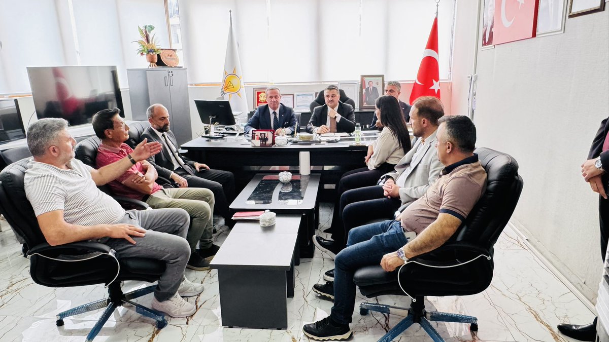 KayaZeydin's tweet photo. 📍Çukurca 

İl Koordinatörümüz @byildiz63, Çukurca İlçe Başkanımız @huseyin_y50441 , Çukurca Belediye Başkanımız @NazmiDemir030 , İlçe Kadın Kolları Başkanımız @esrasven ile birlikte;

📌 Çukurca ilçe Yönetim Kurulumuzla bir araya gelerek Haftalık olağan toplantımızı gerçekleştirdik. 

✅ İlçe Danışma Meclisi 

İl Koordinatörümüz @byildiz63 'ın teşrifleriyle, Haziran Ayı Çukurca İlçe Danışma Meclis Toplantımızı gerçekleştirdik. 

📌 Tanıtım ve Medya Eğitim sunumu yapıldı.  
📌 Sivil Toplum ve Halkla İlişkiler Eğitim Sunumu yapıldı.
📌 Saha çalışmalarımız devam etmektedir. 
📌 Terörsüz Türkiye Sürecinin mimarı Sn. Cumhurbaşkanımız ve Cumhur İttifakının ortaya koymuş olduğu irade ile; huzur, sevgi ve kardeşlik iklimini büyütmeye devam edeceğiz. 
📌 Mahalle ve Köy Yönetimlerimizi güçlü tutmaya devam. 

✅ Çukurca Belediyemize Ziyaret 

📌 Belediye Başkanımız Sn. @NazmiDemir030 ve Belediye çalışanlarını ziyaret ederek, başkanımızdan Belediye çalışmaları hakkında bilgi aldık. 

✅ Tarihi Taş Evler

📌 Tarihi Taş Evlerde Dengbejlerimizi dinledik. 

📌 Esnafımıza Selam verdik. 

El ele, gönül gönüle, Genel Başkanımız ve Cumhurbaşkanımız Sayın Recep Tayyip ERDOĞAN liderliğinde; Ülkemiz, Milletimiz, AK Partimiz ve Çukurca İlçemiz için hep birlikte var gücümüzle çalışmaya devam edeceğiz. 

Birliğimiz, dirliğimiz ve kardeşliğimiz daim olsun.

@RTErdogan 
@Akparti 
@abuyukgumus 
@MustafaAlkayis
