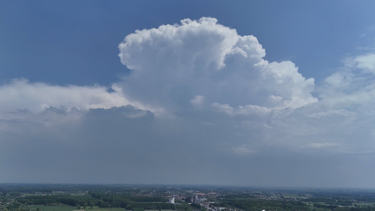 DroneMCapture's tweet photo. #Onweer https://t.co/JPPRI0gQHS