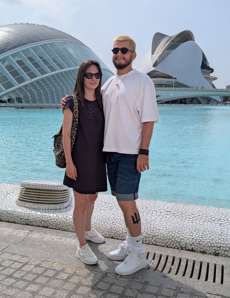 сьогодні день народження моєї коханої, можете привітати закинувши на русоріз або інший збір 😍

рік тому я їй зробив подарунок у вигляді мого відбування в навчальний центр «Десна»

в підсумку я потім ще тиждень їздив з рюкзаком в ртцк, ніяк не відправляли🤠