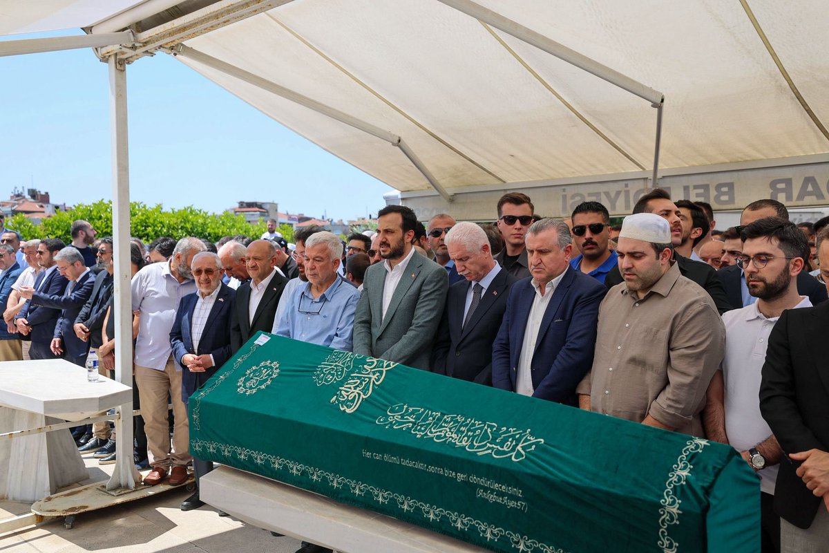 Milli ve manevi değerlerimize kıymetli katkılar sunan, zarif üslubu ve gönüllere hitap eden diliyle hafızalarda iz bırakan değerli sanatçımız Hüseyin Goncagül’ü son yolculuğuna uğurladık.

Merhuma Cenab-ı Hak’tan rahmet; ailesine, sevdiklerine ve tüm sanat camiasına sabır ve