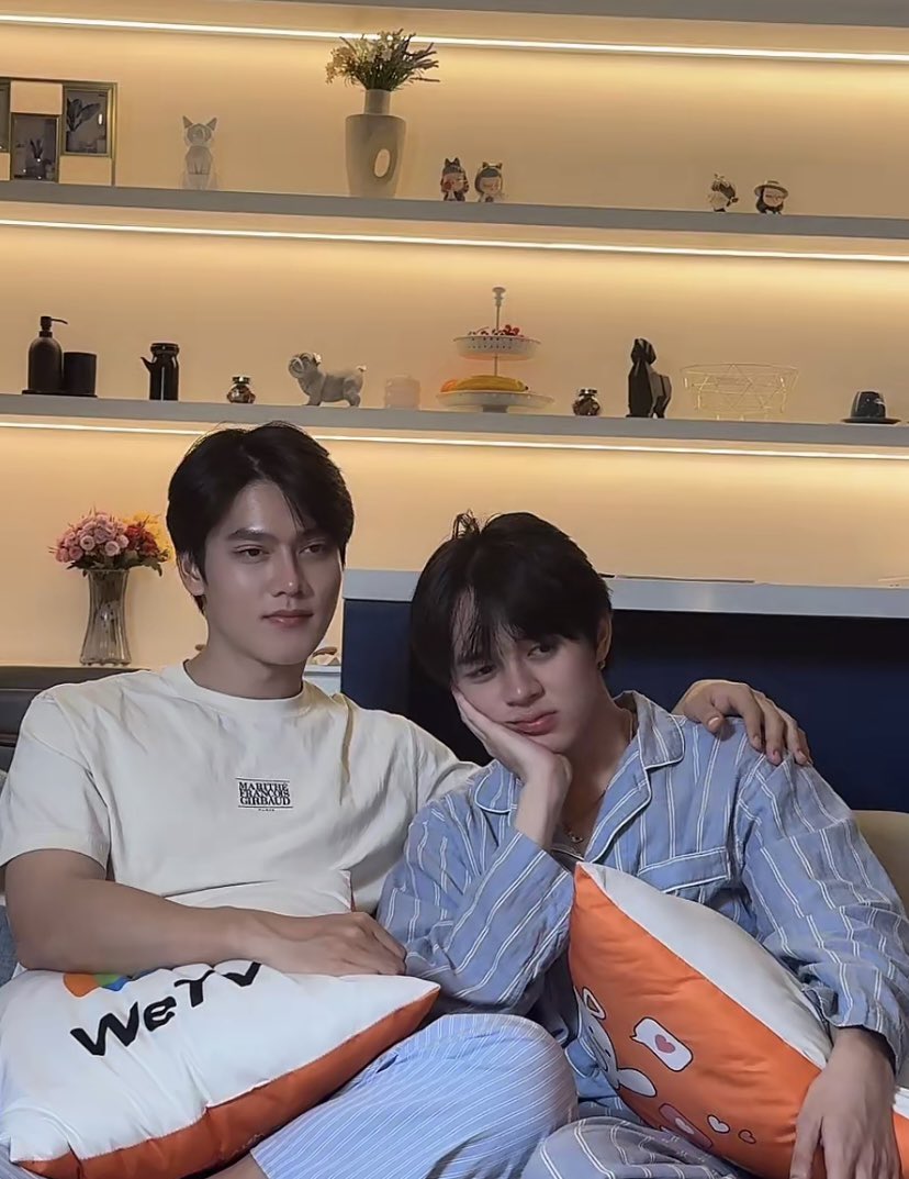 GunnerNiceBRA's tweet image. Se não é o casal mais fofo!

#KnockOutEP6
#KnockOutTheSeries
 #Gunnernice 
#Gunnernsk #กันเน้อ #กันเนอร์ #NiceBoripat  #หมัดน็อกล็อกหัวใจ