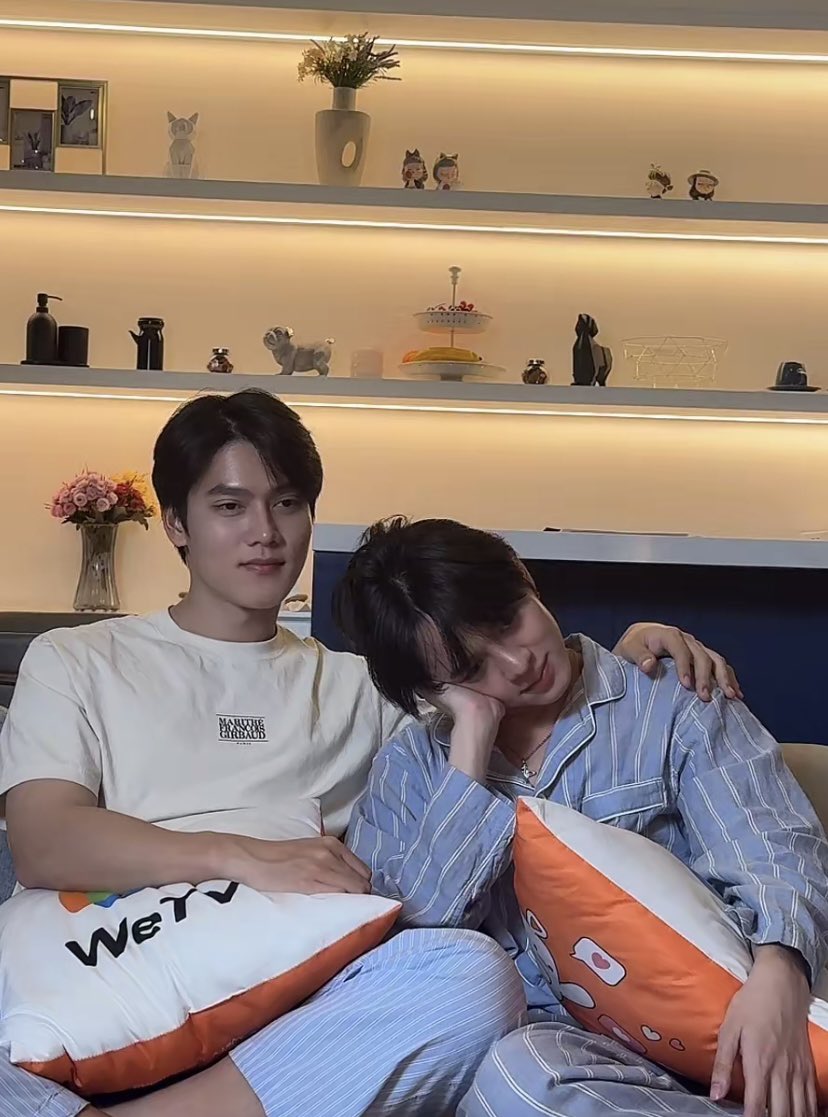 GunnerNiceBRA's tweet image. Se não é o casal mais fofo!

#KnockOutEP6
#KnockOutTheSeries
 #Gunnernice 
#Gunnernsk #กันเน้อ #กันเนอร์ #NiceBoripat  #หมัดน็อกล็อกหัวใจ