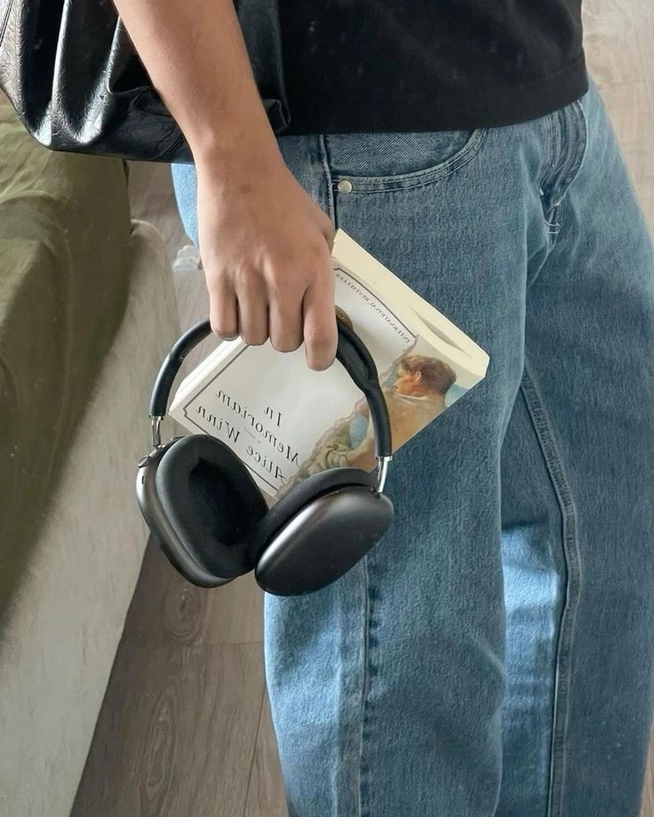 autumn girl tweet media