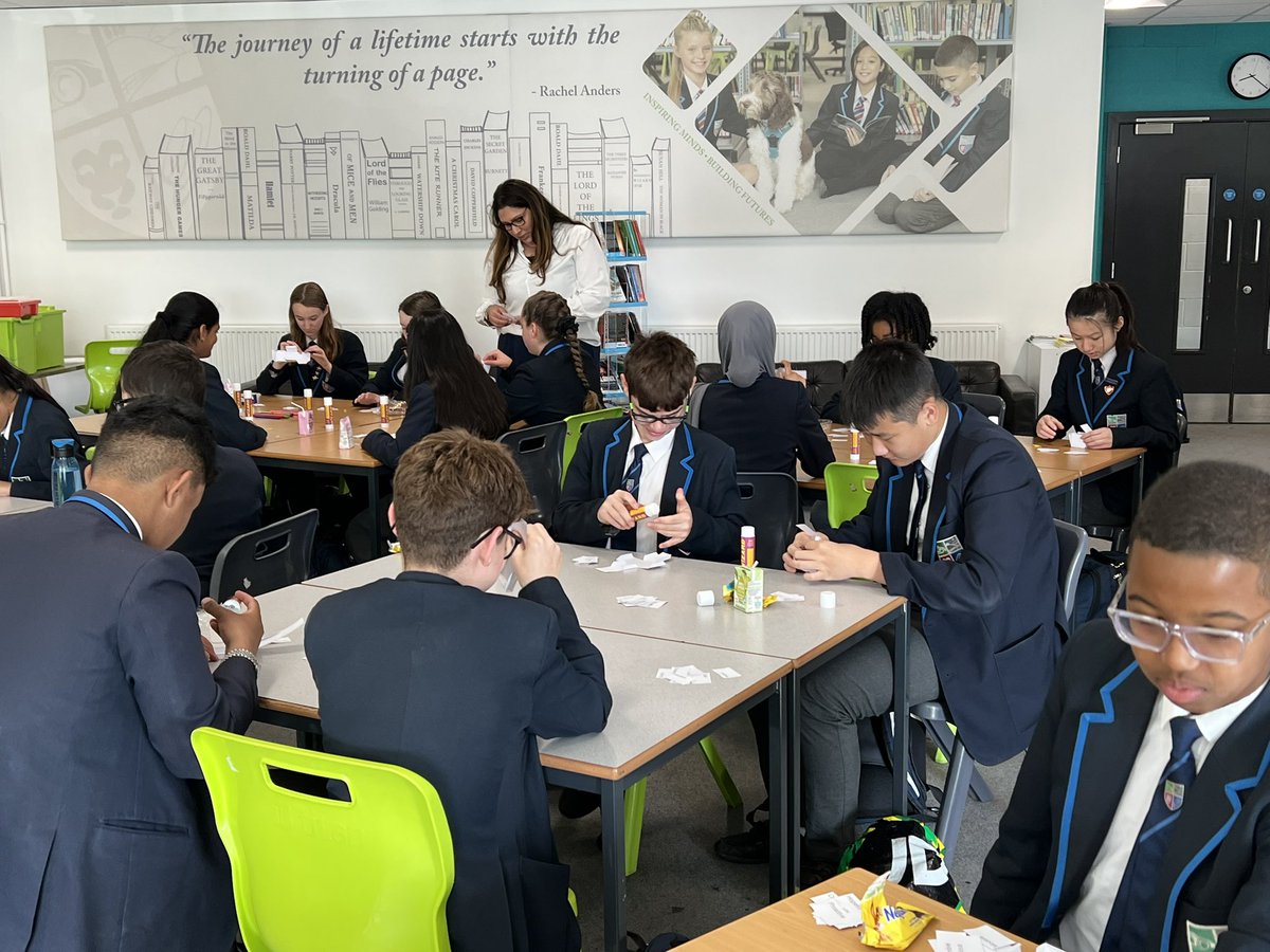 ChilternMMA's tweet image. This week’s MMA session focused on supporting pupils’ mental wellbeing and helping them manage their high expectations 📈🧠. Students had the chance to create positive affirmation boxes, encouraging them to reflect on and celebrate their unique strengths 💪🏼.
#MMABreakfast